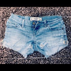 Abercrombie & Fitch light wash denim Shorts 00